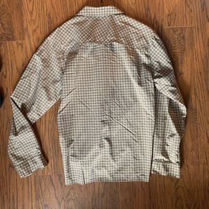 Never worn snap button shirt